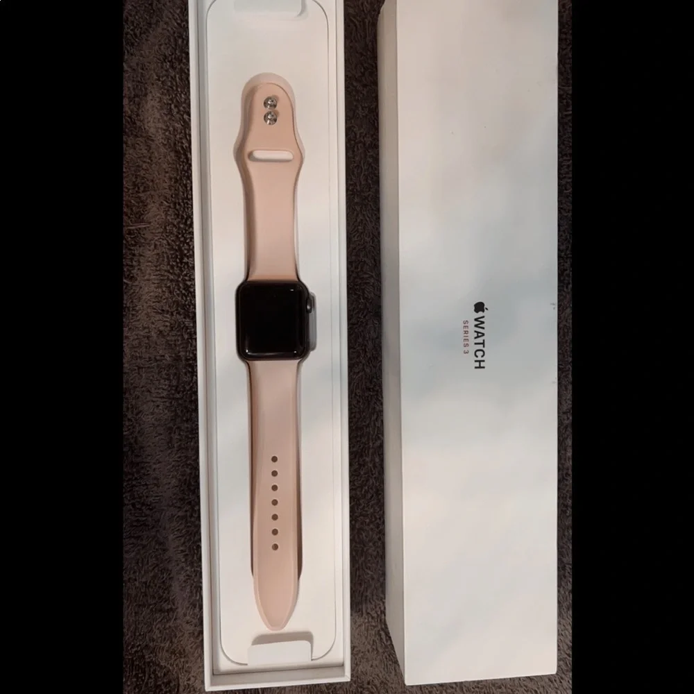 Apple Watch 3 series 38mm - Picture 1 of 4